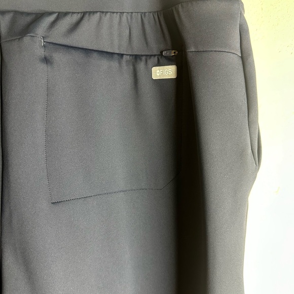 Sold!!!! FIGS Tena FORMx Slim Tapered Scrub Pants navy size 2X NWT - Picture 4 of 9